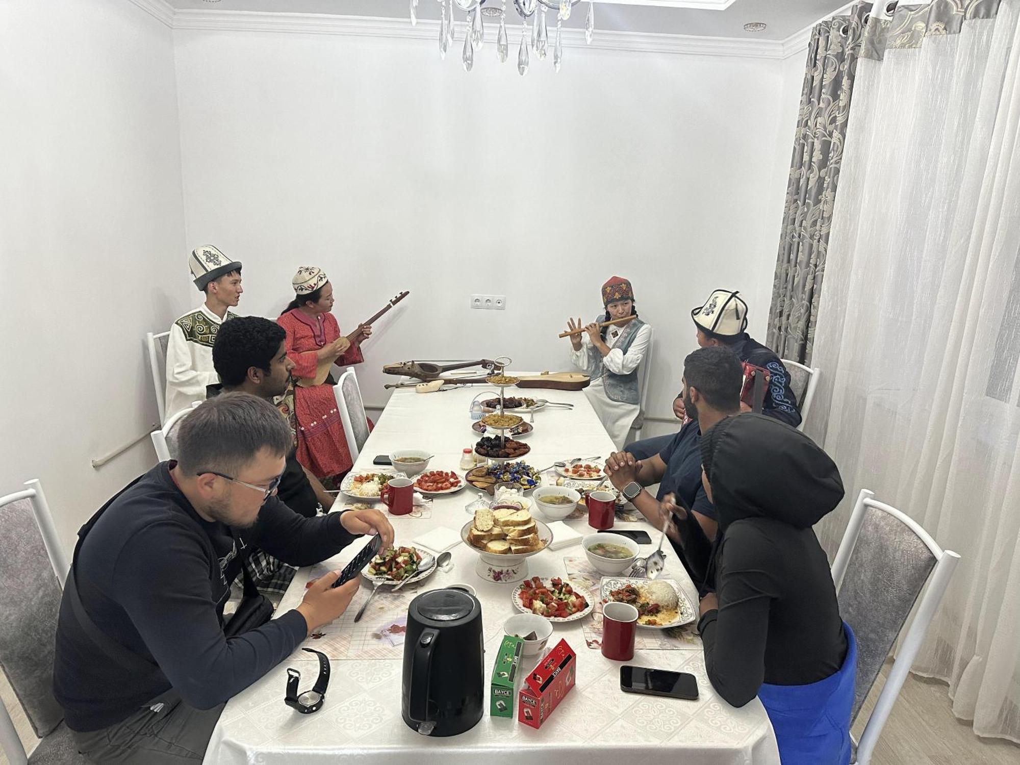 Guest House Baytur Kochkor Bagian luar foto